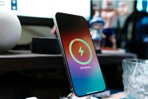 廊坊苹果15换屏服务分享用什么充电器给iPhone15充电更好 